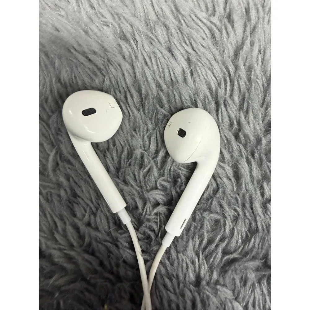 Apple Wired Ear Buds with lightning jack!